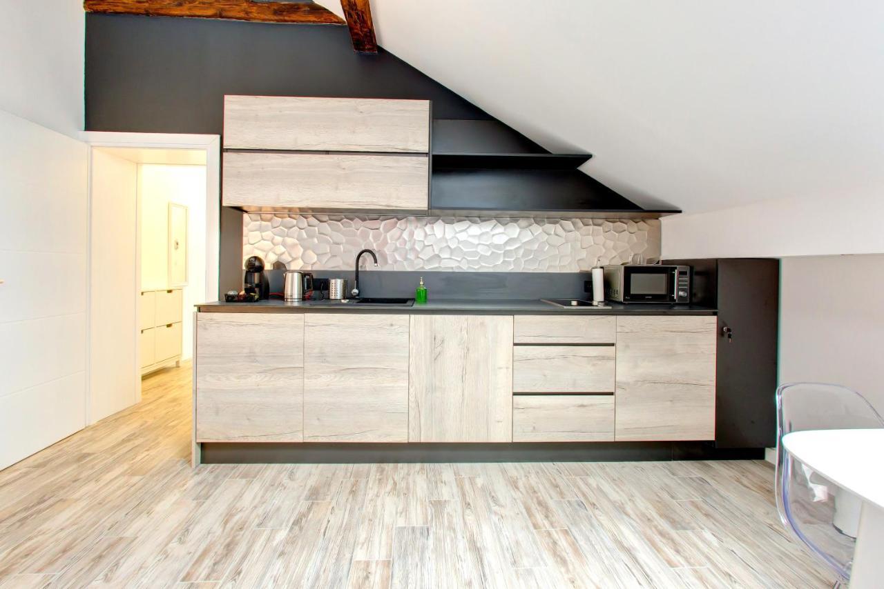 Lofty Apartment *